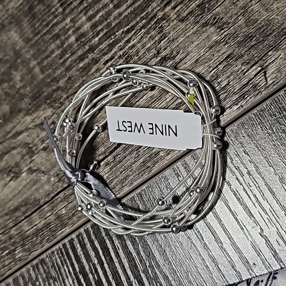 Nine West set of 8 stretch bracelets in shiny silver - with silver beads - Picture 1 of 6